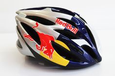 5085a52fc66e57f5ae53916851d29b23--red-bull-helmet.jpg